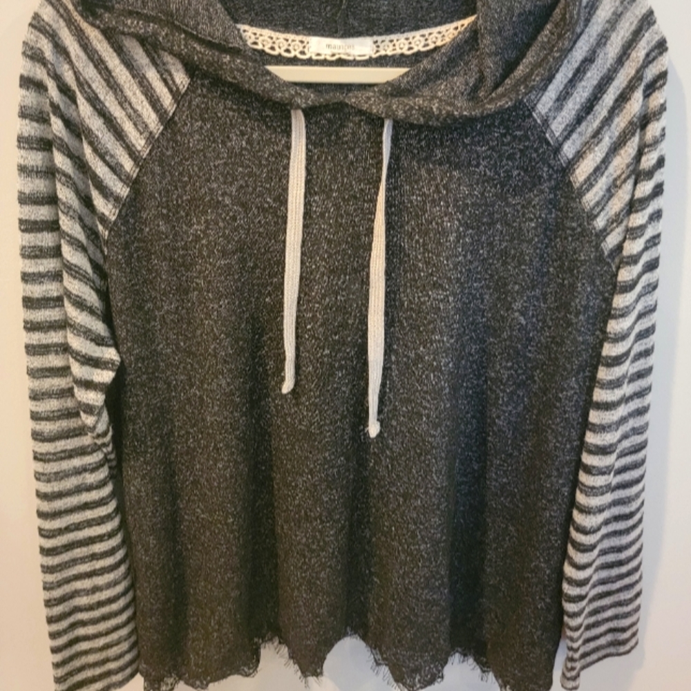 2X Lightweight sweater/hoodie with lace trim!